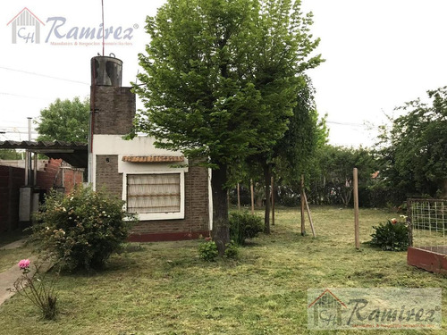 Casa 2 Amb. Sobre Av. Principal - La Reja, Moreno