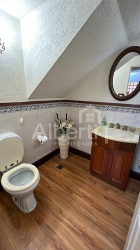 Chalet 6 Ambientes En Haedo Con Fondo Y Pileta.