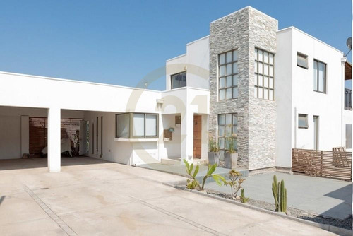 Se Vende Casa Mediterránea Sector Camino La Punta