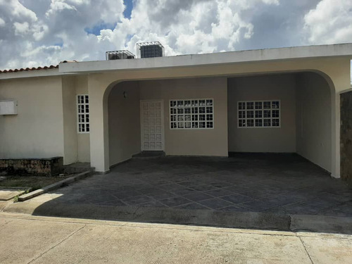 Se Alquila Casa En La Urbanizacion Puertas Del Sur