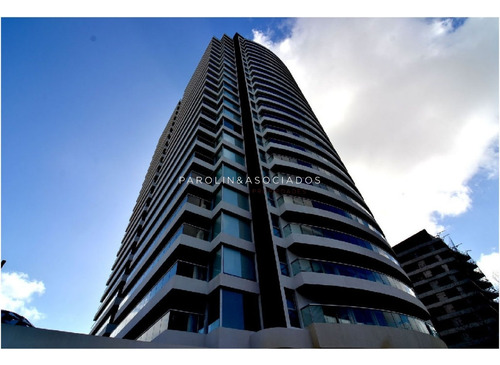 Apartamento De 3 Dormitorios En Venta En Icon Brava Tower, Punta Del Este.