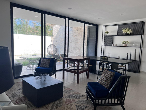 Casa En Venta En Mérida, Temozon Norte, Privada Amidanah,a 1 Mes