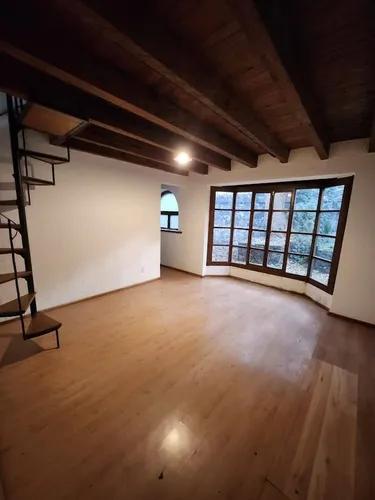 Casa Venta, Con Departamento O Estudio Independiente. 10 Estacionamientos.