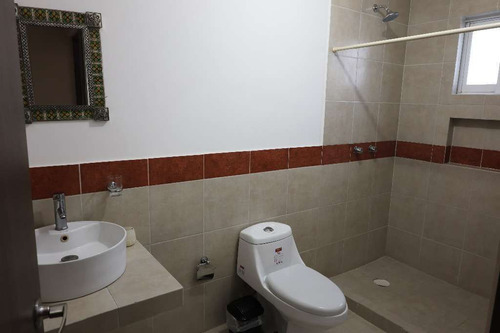 Casa En Venta En San Miguel De Allende: 3 Recámaras Y Rooftop