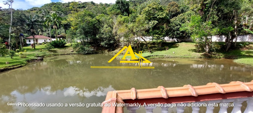 Linda Chácara Com Lago, Nascente E Pisicina Em Juquitiba