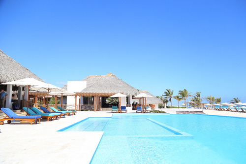 Apartamento En Venta En Punta Cana, Frente Al Campo De Golf