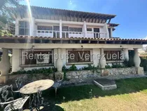 Comprar Venta Quinta Dúplex Estilo Clásico Con 2 Niveles De Construcción, En Zona Privilegiada De Barquisimeto Rc