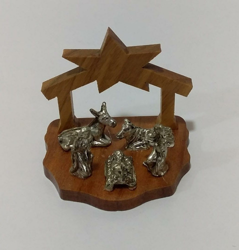 Bonito Nacimiento Miniatura En Metal Y Madera 