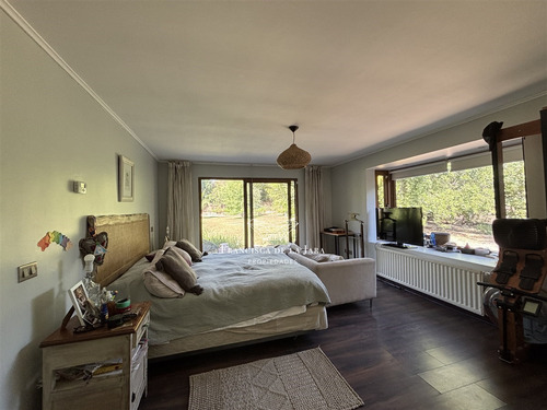 Casa Chilena, Parcela En Condominio. 5d+4b + Servicios.
