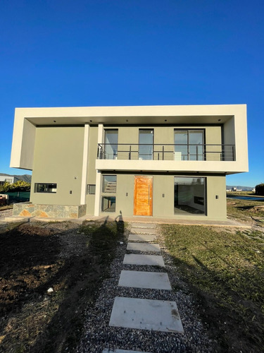 Casa 3 Dormitorios Premium A Estrenar En Country Puerto Del Aguila