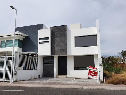 Preciosa Casa En El Refugio, 3 Recamaras, 2.5 Baños, Sala Tv