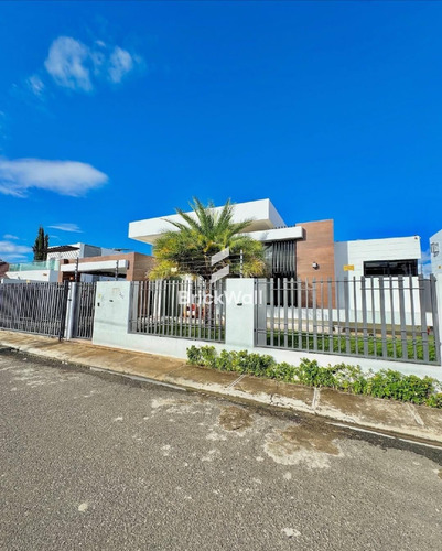 Casa En Venta En Proyecto Cerrado - Los Llanos De Gurabo, Santiago