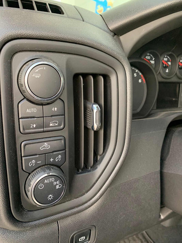 Chevrolet Silverado 5.3 V8 Custom Doble Cabina 4X4 At