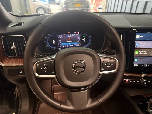Volvo XC60 2.0 T8 Plus