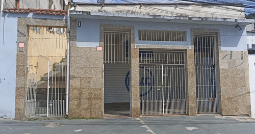 Casa 350m2 Com Salão Comercial E Grande Área Para Construir Casa E Salão Separados, Terraço Com Churrasqueira Para Eventos, Salão Comercial Com Dois Banheiros E Acima Tem Estrutura Para Construir.