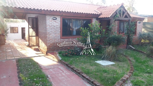 Casa En Playa Hermosa, 2 Dormitorios *- Ref: 2988