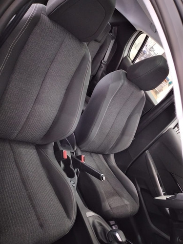 Imagen 11 de 19 de Peugeot 208 1.6l Active