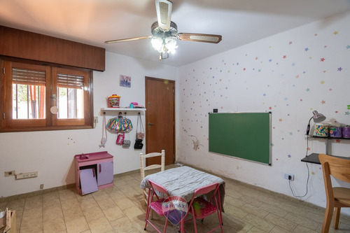 Venta Casa 5 Dorm Cochera Poeta Lugones Cba