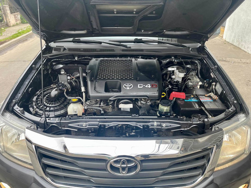 Imagen 11 de 13 de Toyota Hilux 3.0 Cd Sr 171cv 4x2 - B3 2015