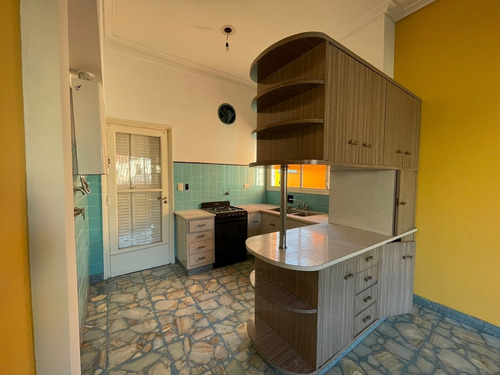 Imagen 4 de 22 de Gran Casa 4 Amb Con Patio Y Terraza Ubicada En Parque Chacabuco, Capital Federal, Buenos Aires