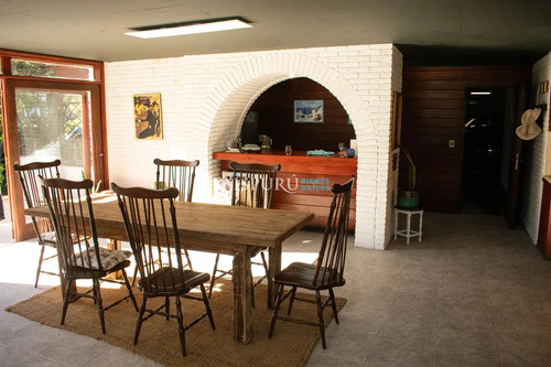 Venta De Lujosa Casa En Playa Mansa, Punta Del Este