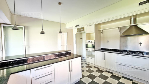Imagen 16 de 30 de Casa Chalet Con Pileta En Venta - Las Lomas-golf, San Isidro