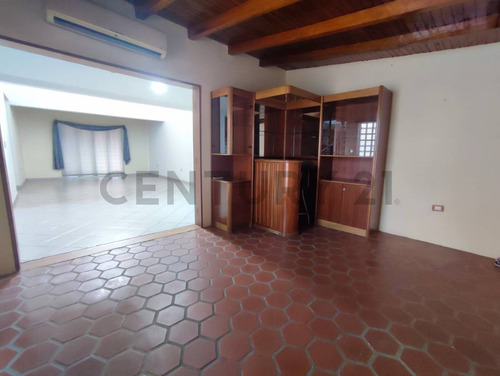 Amplio Townhouse Ubicado En C.r Villas De Oriente