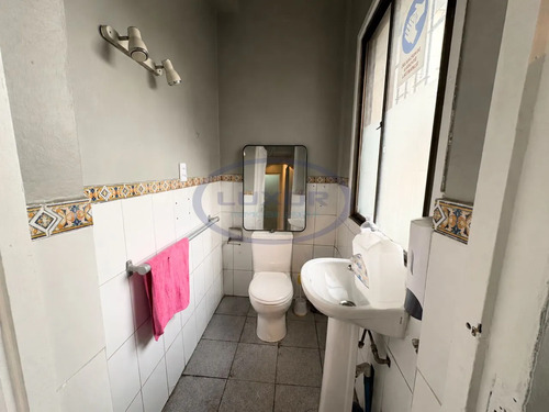 Casa Comercial De 2 Pisos En Arriendo Para Distintos Rubros