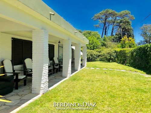 Espectacular Casa En Venta Ideal Para Vivir Todo El Año Con Una Ubicacion Inmejorable A Solo Cuadras De Playa Mansa- Ref: 112