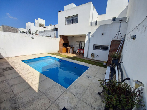 Se Vende Duplex 3 Dormitorios Pileta Poeta Lugones