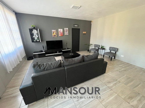 Casa Quinta Excelente Estado Sobre 1500m2 - Paso Del Rey