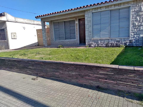 Casa Dos Dormitorios Con Gran Terreno 