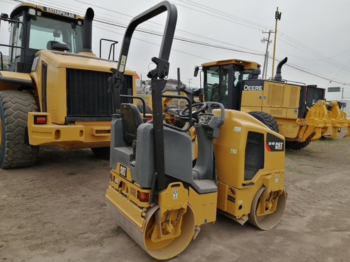Imagen 3 de 9 de Vibrocompactador Caterpillar Cb54b 2015