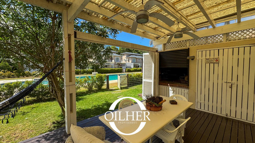 Casa En Venta De 3 Dormitorios C/ Cochera!! Dentro De Complejo Con Pileta!