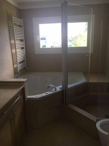 Imagen 7 de 19 de Casa Al Lago En Complejo Nordelta - Los Castores