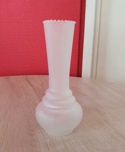 Florero De Vidrio Opalino (Usado)