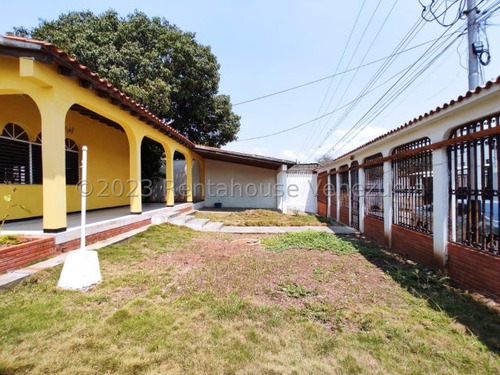  Al* Amplia Casa, Para Uso Comercial  En  Venta En El Centro, Barquisimeto  Lara, Venezuela.  4 Dormitorios  4 Baños  763 M² 