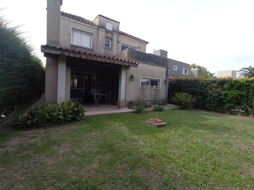 Imagen 8 de 9 de Casa En Venta En Country Banco Provincia
