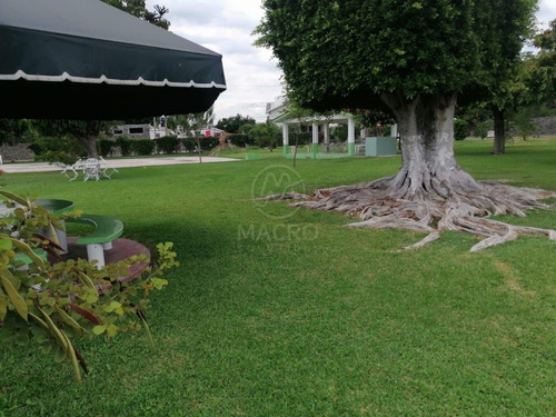 Casa En Venta En Fraccionamiento Coahuixtla De Dos Niveles Con Jardin