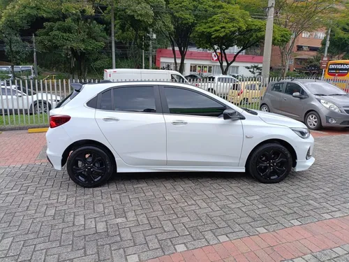 Chevrolet Onix 1.0T Premier Hatch At