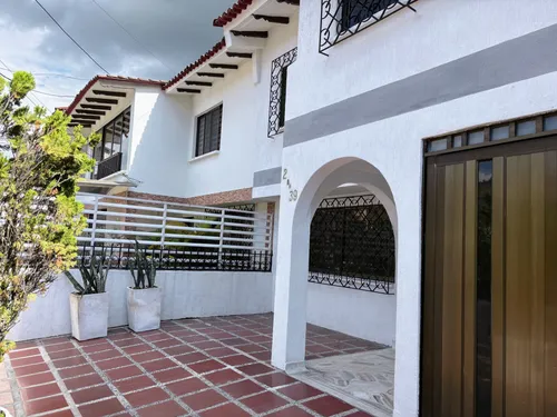 Casa En Venta En Prados Del Norte. Cod V11664