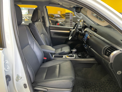 Toyota Hilux 2.8 D-4D TURBO DIESEL CD SRX PLUS 4X4 AUTOMÁTICO