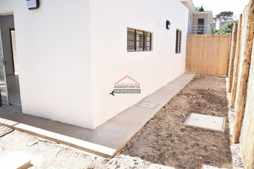Casa 2 Dormitorios A Pasos De La Península Y De La Playa Mansa- Ref: 5345