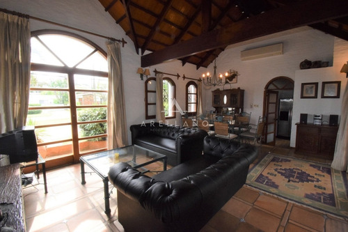 Casa Con Piscina Muy Cómoda, Ideal Para Veranear!!- Ref: 185