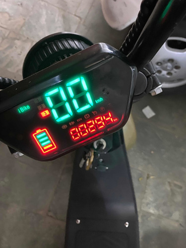 Imagem 2 de 9 de Scooter Eletrica