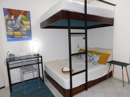 Salinas Sector Malecón Yacht Club- Ubicación Central A 3 Cuadras Playa- Mar Departamento Tipo Estudio Amoblado Equipado Área Tranquila-segura- Comercial