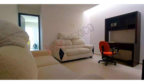 ¡encantadora Casa En Venta Con Amplio Jardín Y Excelente Vista Al Lago En Lomas De Gran Ja...