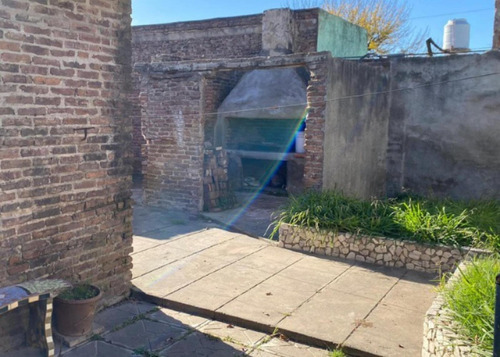 Casa En Venta - 2 Dormitorios 1 Baño - Pergamino