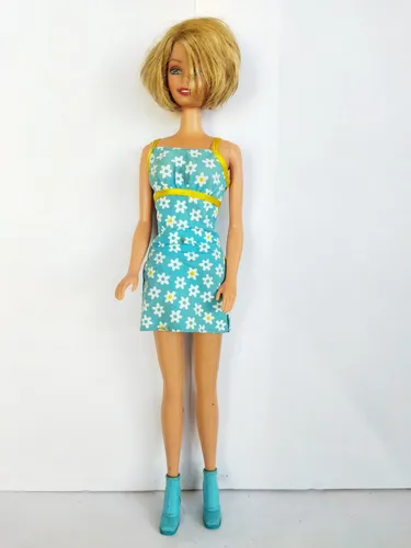 Barbie con cabello corto hotsell