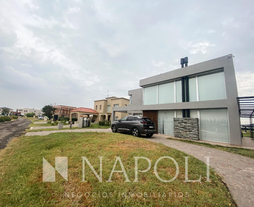 Imagen 1 de 10 de Venta De Casa Con Fondo A Laguna En Santa Rita, Canning